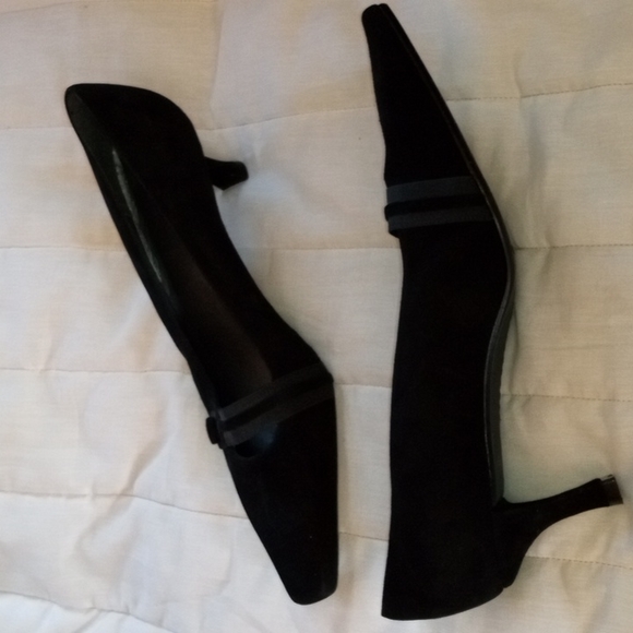 Stuart Weitzman shoes - Picture 2 of 16